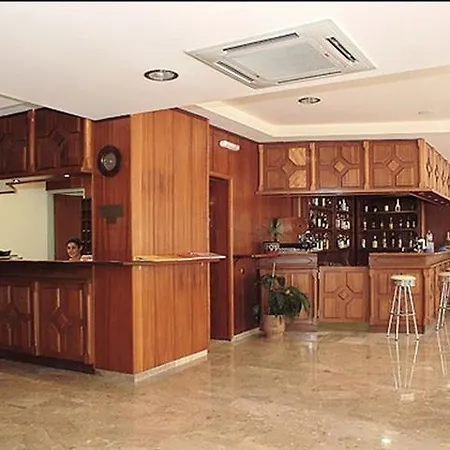 Theonia Otel 2*