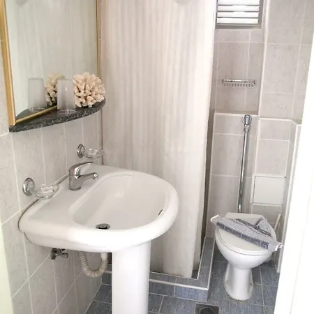 Otel Theonia 2*