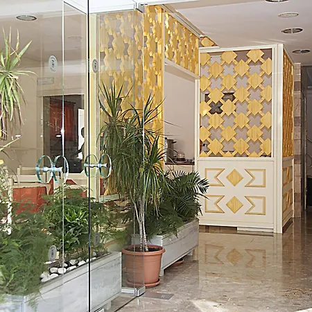 Theonia فندق 2*