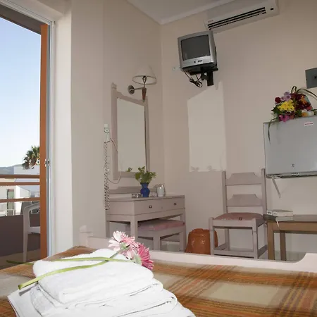 Theonia Otel
